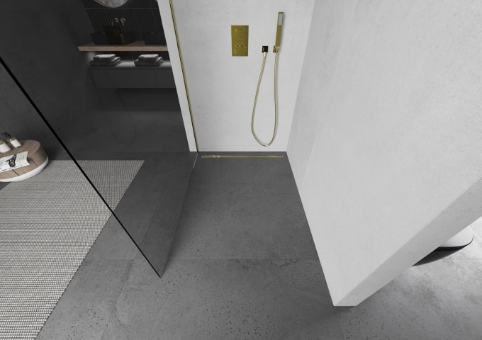 Χρυσό πάνελ ντους σε γκρίζο μπάνιο