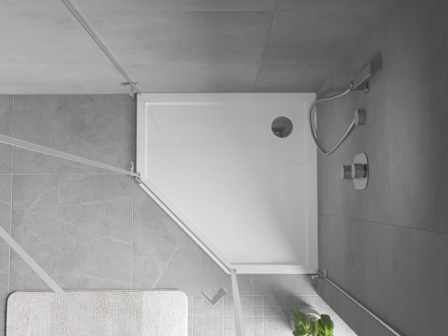 Πενταγωνική ντουσιέρα στο μπάνιο