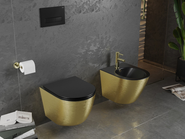 Σκούρα κεραμίδια στο μπάνιο