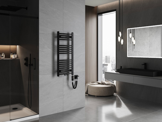 Ηλεκτρικό θερμαντικό σώμα σε διακόσμηση μπάνιου