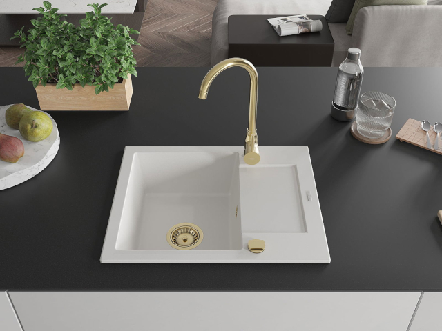 Γωνιακή βαλβίδα στο νεροχύτη