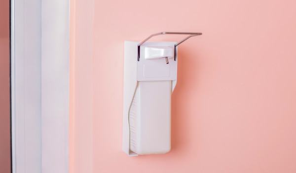 Πώς να κρεμάσετε έναν διανομέα υγρού σαπουνιού;