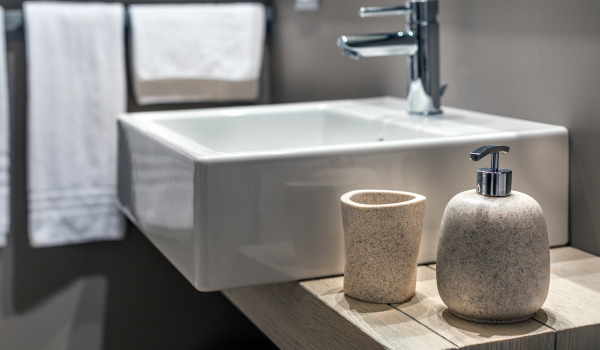 Κομψές διανομείς σαπουνιού για το μπάνιο σας