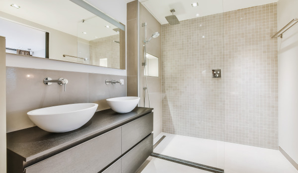 Εντοιχισμένη ή επιτοίχια μπαταρία - μπάνιο σε μοντέρνα μορφή