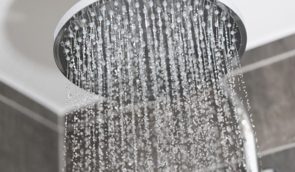 Πώς να επιλέξετε και να εγκαταστήσετε ένα σύστημα επιτοίχιου ντους με κεφαλή ντους;