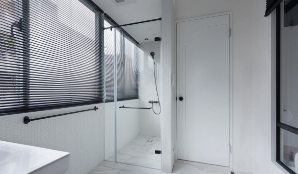 Ντους ή γραμμικό σύστημα αποστράγγισης;