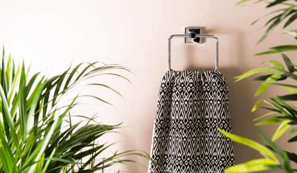 Ποια μέθοδος εγκατάστασης αξεσουάρ μπάνιου να επιλέξετε — κρεμάστρα πετσετών χωρίς τρύπημα και με τρύπημα