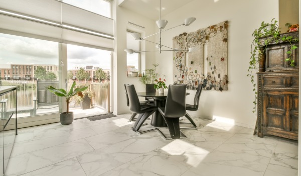 Ποιες είναι οι κλάσεις ανθεκτικότητας των πλακιδίων; Δείτε ποια είδη γρανίτη είναι κατάλληλα για την κουζίνα, το μπάνιο και το σαλόνι.