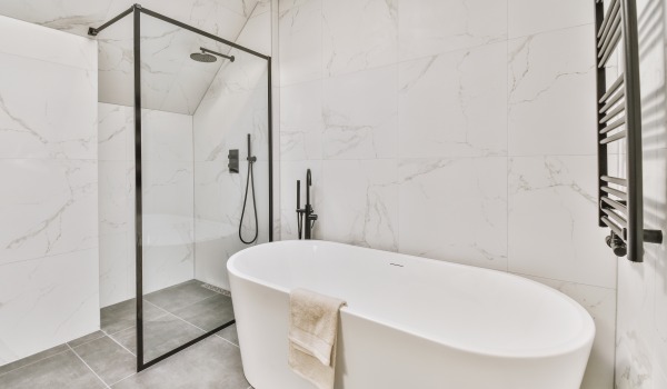 Πλακάκια 60×60 cm - πώς να τα τοποθετήσετε σωστά και ποιο πλάτος αρμού να επιλέξετε για γκρεϊ 60×60 cm