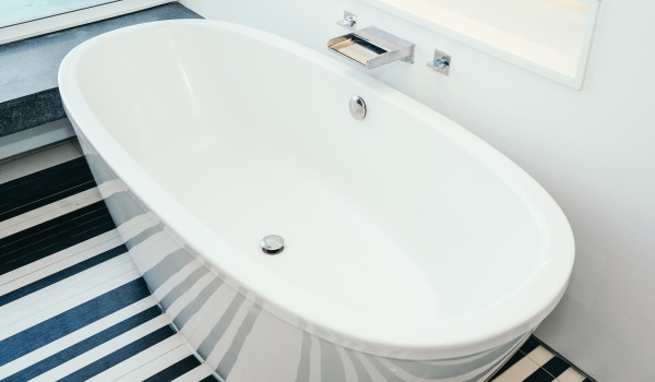 Ποια είναι η χρήση μιας οθόνης στη μπανιέρα;