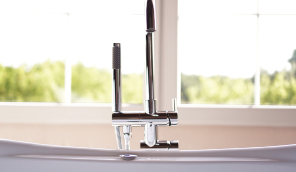 Σύγχρονα μπάνια με αναμικτήρες μπάνιου-ντους