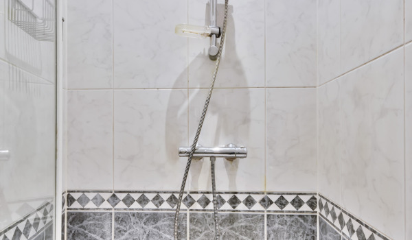 Πώς να προσαρμόσετε ένα ορθογώνιο ντους;