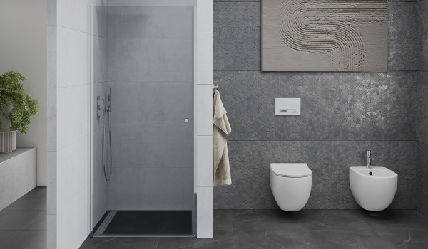 Ευρύχωρο μπάνιο με πόρτες ντους