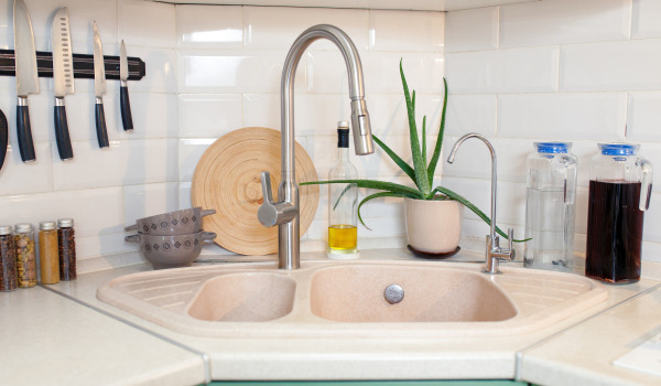 Γωνιακός νεροχύτης στην κουζίνα - είναι πρακτικός;