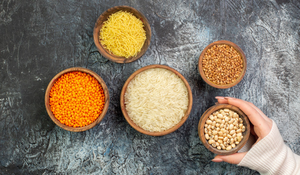 Προνύμφη σκώρου - πώς να την αφαιρέσετε από την κουζίνα σας;