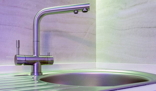 Γρατσουνισμένος νεροχύτης από γρανίτη: πώς να αφαιρέσετε τις γρατσουνιές;