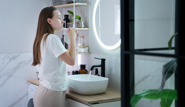 Πώς να διακοσμήσετε έναν καθρέφτη χωρίς πλαίσιο;