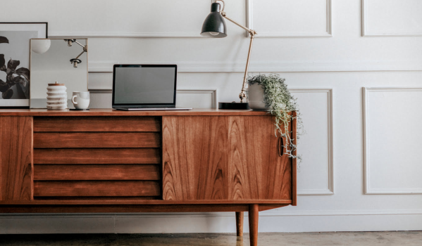 Πώς να επιλέξετε το χρώμα του δαπέδου για τα έπιπλα και όχι μόνο;