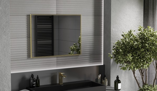 Χρυσές λεπτομέρειες σε σκούρο μπάνιο