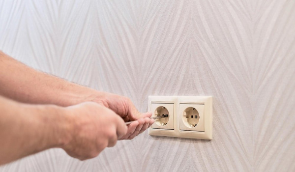 Ύψος πρίζας δίπλα στον νιπτήρα και όχι μόνο – ποιο πρέπει να είναι;