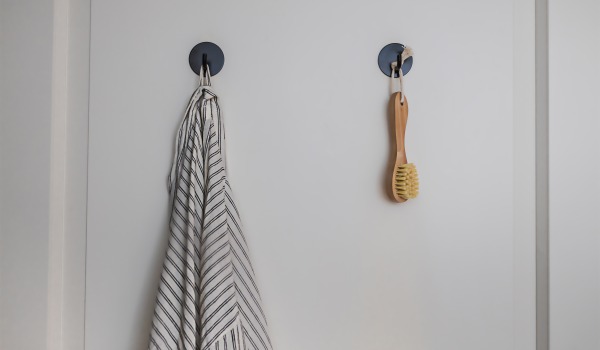 Πώς να τοποθετήσετε αξεσουάρ μπάνιου με βεντούζες, ώστε να μην πέφτουν;