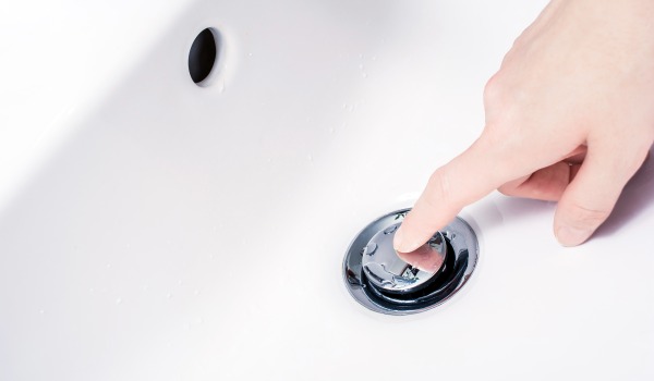 Πώς λειτουργεί ένα πώμα τύπου klik-klak;