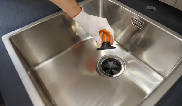 Πώς να εγκαταστήσετε αυτόματο πώμα για το νιπτήρα;