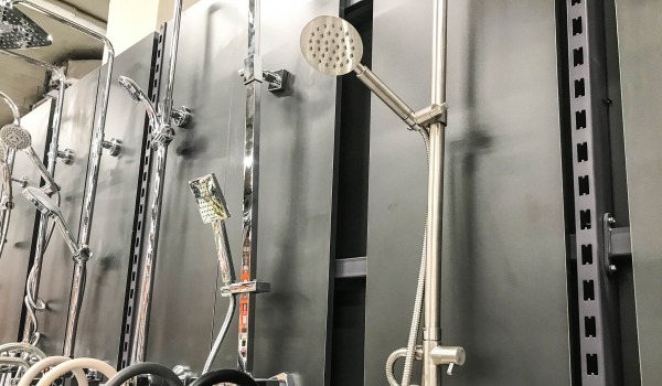 Σε ποιο ύψος να τοποθετήσετε το συρόμενο σετ ντους;