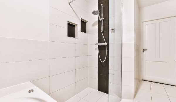 Πλεονεκτήματα και μειονεκτήματα των συρόμενων σετ ντους