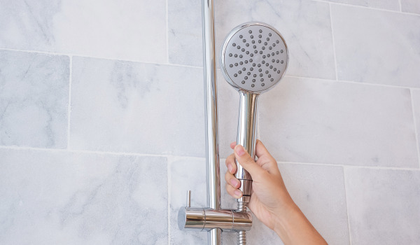 Σε ποιο ύψος πρέπει να κρεμαστεί το ακουστικό του ντους;