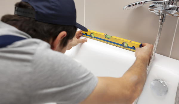 Πώς να επιλέξετε το ύψος μιας ορθογώνιας μπανιέρας;